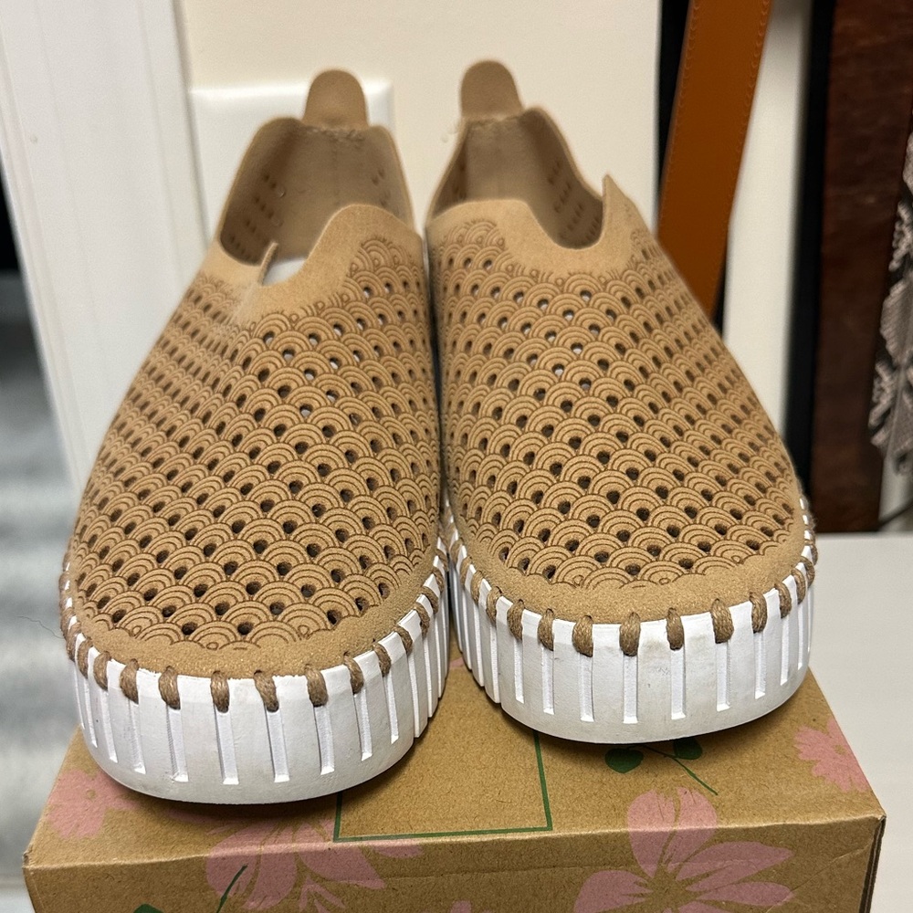 Stylish Tan Slip-On Shoes with White Soles Sz 38